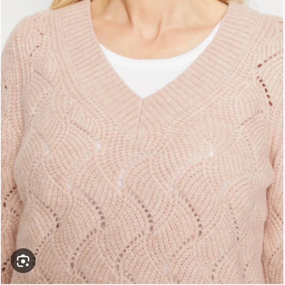 🌸Gap VNeck Pointell Sweater - Picture 2 of 3